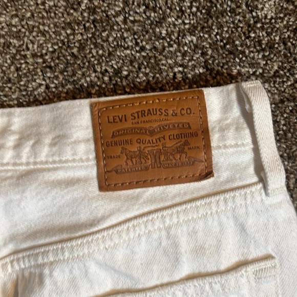 Levi’s Premium white denim mini skirt - Picture 5 of 5